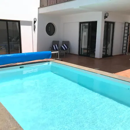 Hermosa Vida, Beautiful 3 Bed 2 Bath With Air Con, Free Wifi & Private Pool * Playa Blanca (Lanzarote)