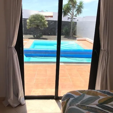 Hermosa Vida, Beautiful 3 Bed 2 Bath With Air Con, Free Wifi & Private Pool *