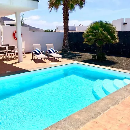Hermosa Vida, Beautiful 3 Bed 2 Bath With Air Con, Free Wifi & Private Pool