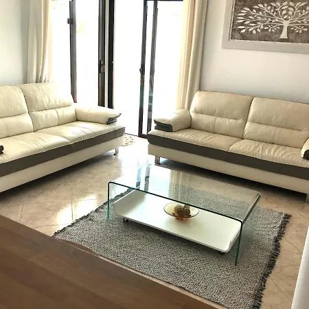 Hermosa Vida, Beautiful 3 Bed 2 Bath With Air Con, Free Wifi & Private Pool *